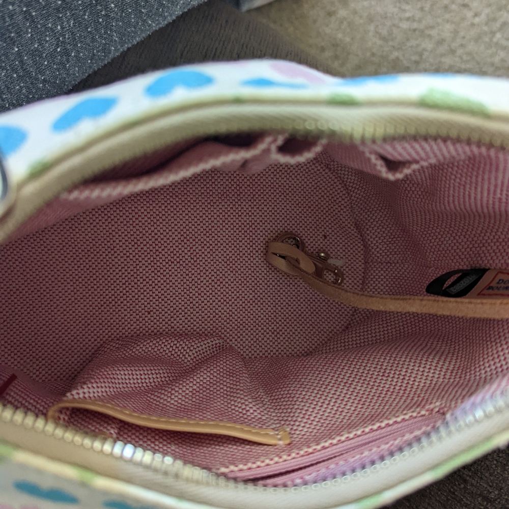 Dooney and Bourke heart purse - Picture 7 of 7